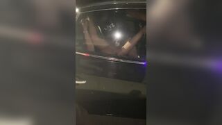 Cặp đôi dừng xe giữa đường để địt nhau