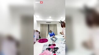 Clip sex HoaNgocLan4444 và anh shipper số hưởng