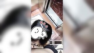 Bé sugar baby bú cu trong thang máy bất ngờ có người vào mà em vẫn bú