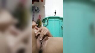 em ở ngoài xem hoạt hình chị thì thủ dâm