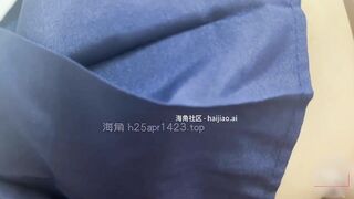 Mẹ đi làm con gái ở nhà với bố