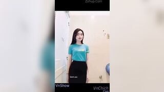 Nhân viên điện máy xanh vào toilet thủ dâm cho anh ny xem