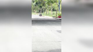 2 bé học sinh tan trường liền ra bãi đất trống địt nhau.link lột đồ free ở dưới