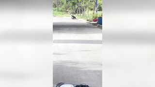 2 bé học sinh tan trường liền ra bãi đất trống địt nhau.link lột đồ free ở dưới
