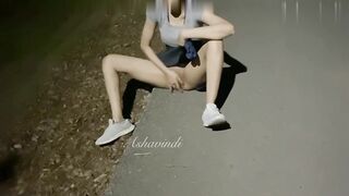 Em Teen Mạo Hiểm Ra Ngoài Đường Show Hàng Thủ Dâm Bắn Nước