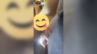 2 bé học sinh lm liều sờ lồn địt nhau ở quán trà sữa vắng khách