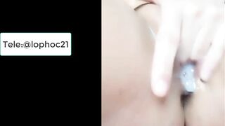Nữ sinh Tuyết Nhi NTT gây ấn tượng với dáng vóc