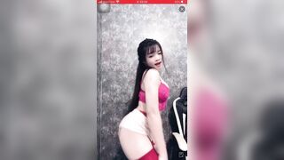Idol Tiktok Linh Trắng Mông To Biểu Cảm Cực Dâm