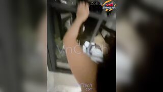Địt nhau bên cửa số, Chị gái rên to quá cứu hoả đến tưởng bị hành hung