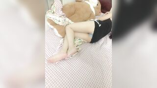 [Trung Quốc] Tranh thủ ko có ai ở nhà,thằng a khốn nạn sang gạ địt e gái P1