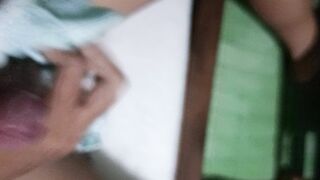 vừa xem sex vừa sục cặc bằng quần lót của chị hai