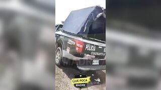 Hai sĩ quan Mexico lén quan hệ khi đang làm nhiệm vụ