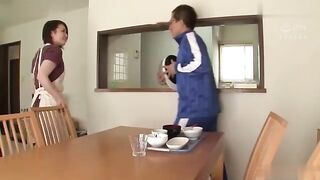 (phimsextop)Một người phụ nữ đã có gia đình nhưng lại có quan hệ với người giao báo