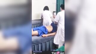 MBBG đi wax lông gặp bác sĩ biến thái lén bóp với sờ lồn hỏi sướng không