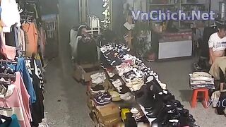 Hack cam, Phát hiện chồng mk địt nhân viên bán quần áo đánh ghen