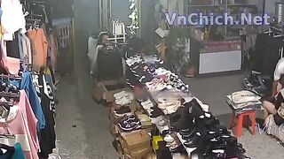 Hack cam, Phát hiện chồng mk địt nhân viên bán quần áo đánh ghen