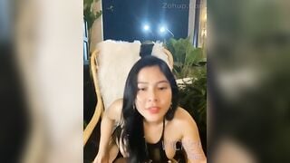 MN_HaMy đi du lịch nên tranh thủ livestream show hàng cho fans xem