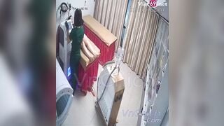 Hack camera chị gái đi triệt lông lồn bị khách biến thái thọc bướm