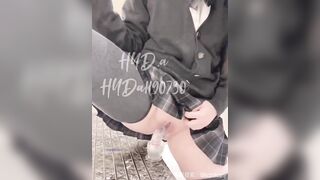 Mới love 10 mà đã dám thủ dâm trong nvs trường rồi