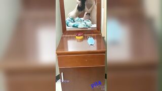 Sinh viên năm nhất bị cô giáo Pita gạ địt trên live, Độc lạ