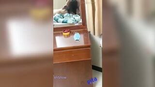 Sinh viên năm nhất bị cô giáo Pita gạ địt trên live, Độc lạ