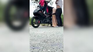 Full clip, E ny bị rhg người yêu dẫn đi chs ép bú cu trên đường lớn