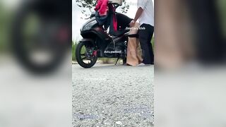 Full clip, E ny bị rhg người yêu dẫn đi chs ép bú cu trên đường lớn