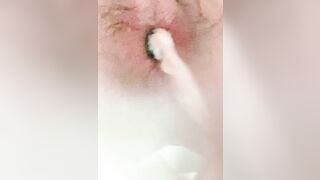 Thủ dâm lỗ đít bằng 2 quả dưa leo