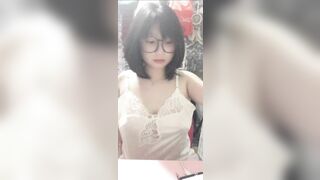 Em học sinh kính cận love 10 mặt xinh dâm vú đẹp