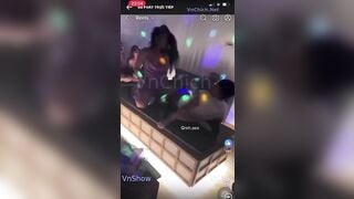 Bay lắc mà còn Live ntn thì t cx khép đít lạy, Đã thế còn bơm 15m địt nhân viên trần