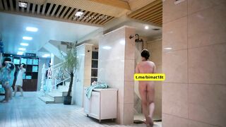 Quay Lén Bể Bơi Tập Thể Ai Cũng Trần Truồng (Phần 1)