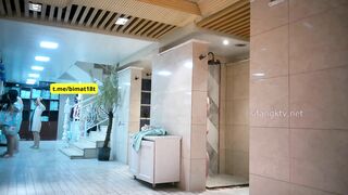 Quay Lén Bể Bơi Tập Thể Ai Cũng Trần Truồng (Phần 1)