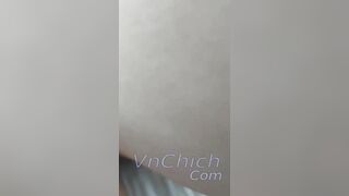 Học bài cx ko yên, thg e cứ ngồi sục ko chú tâm được nên đè ra địt