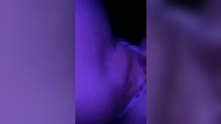 Em Muốn Đụ Mà Anh Không Có Ở Đây