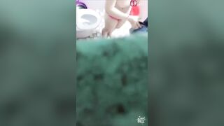 Quay lén chị họ vú to tắm, xem đến cuối thì bị phát hiện
