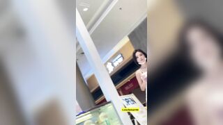 Quay Lén Dưới Váy Em Đầm Trắng Đi Bộ Cùng Người Yêu Ở Trung Tâm Thương Mại