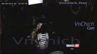 Hack camera, Bố già chịch nhân viên Karaoke xong bắt thg ctrai vét máng