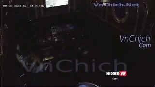 Hack camera, Bố già chịch nhân viên Karaoke xong bắt thg ctrai vét máng