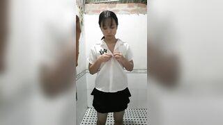 Vừa đi học về cái là phải quay video thya đồ cho ny xem
