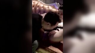Đi đám cưới gạ địt được em làm quán karaoke dâm đãng nên được địt nhiều em