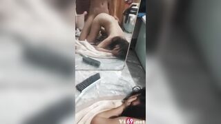 Địt e ngã từ dường xuống đau hết lồn mà vẫn ép địt quay vd