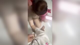Mỗi khi a đi lm về con e lại tới bú cu để được chs điện thoại
