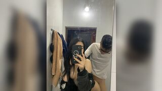 Sinh viên nứng quá lôi nhau vô nhà vệ sinh chịch