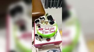Sinh nhật bạn thân nên Đem vợ tặng 1 đêm xuất trong vào lồn vợ