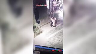 Vãi Cả Lồn 2 e học sinh thản nhiên địt nhau ở sân nhà người ta bị chủ đuổi