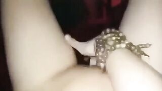Em học Sinh thủ dâm lén lút trong mềm vì sợ bị mẹ phát hiện