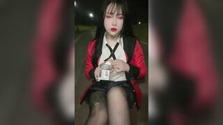 nửa đêm thiên thần ra ngoài đường đái nước thánh móc lồn