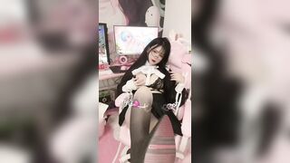 Thua game, bé streamer xinh như thiên thần thủ dâm bắn nước p2