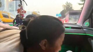 nữ tài xế xe công nghệ và anh khách may mắn được buscu khi đang chạy trên đường!!!!!