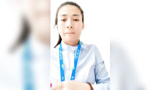 Em sinh viên thực tập đang đi làm nứng lồn quá nên live  thủ dâm luôn trong phòng